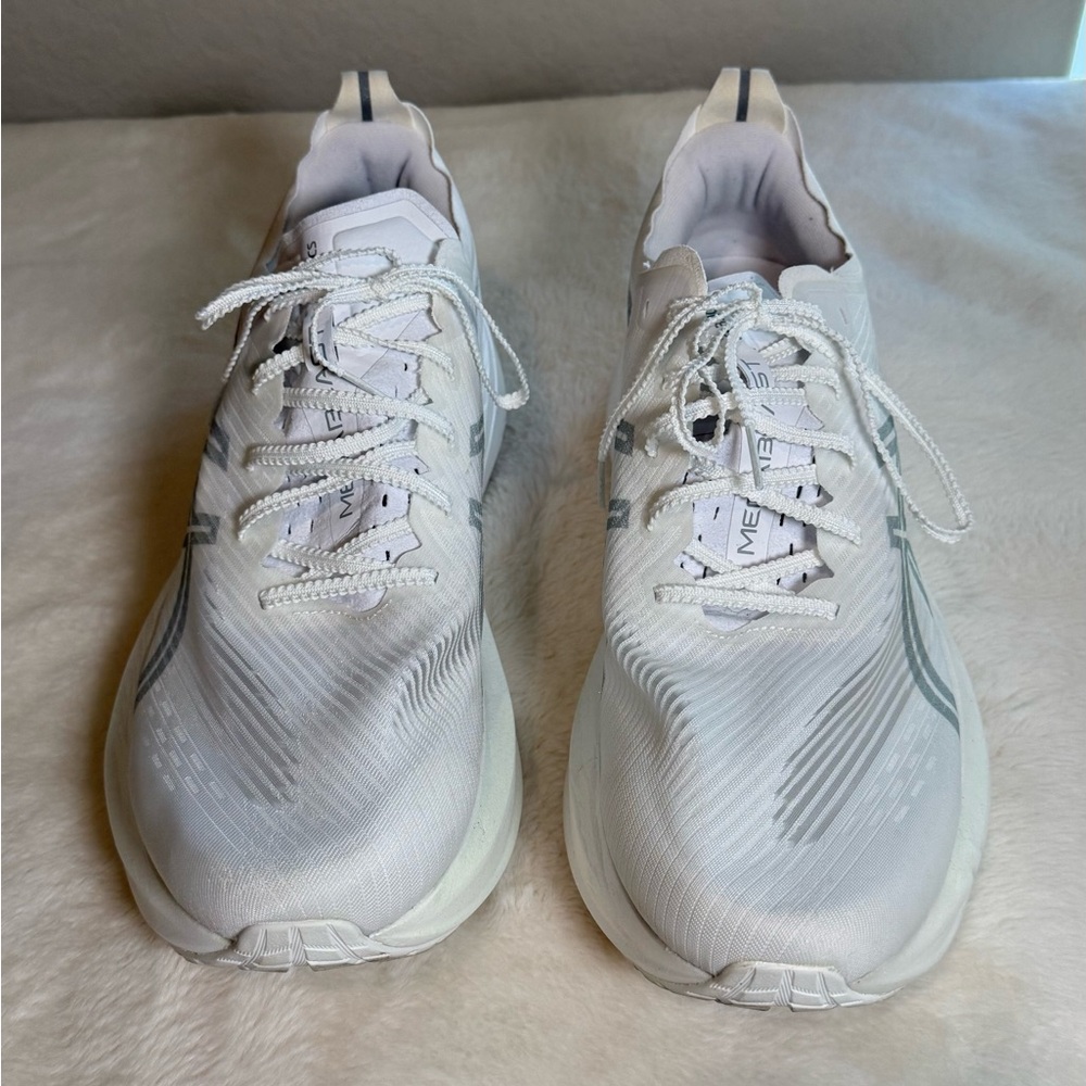 ASICS White Sneakers – Size 14 (31CM) – Iridescent Sole